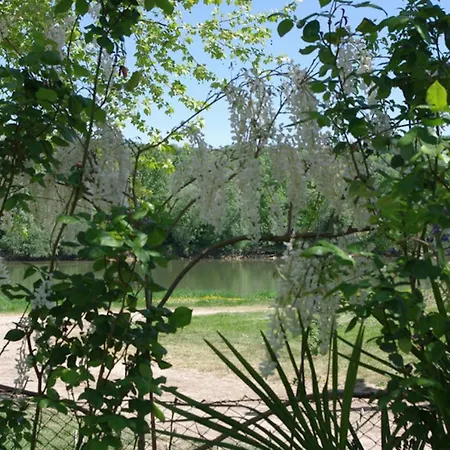 게스트하우스 Le Port De Barsac 2*